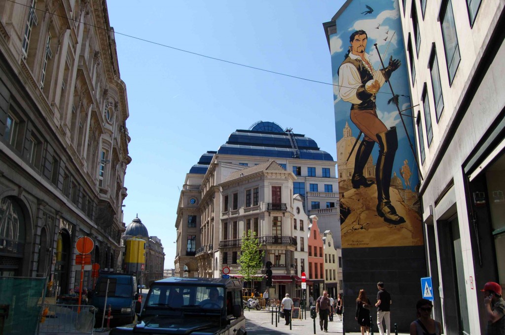 Comic book figure La Scorpion on the Brussels streets | © Olivier van de Kerchove / visitbrussels.be