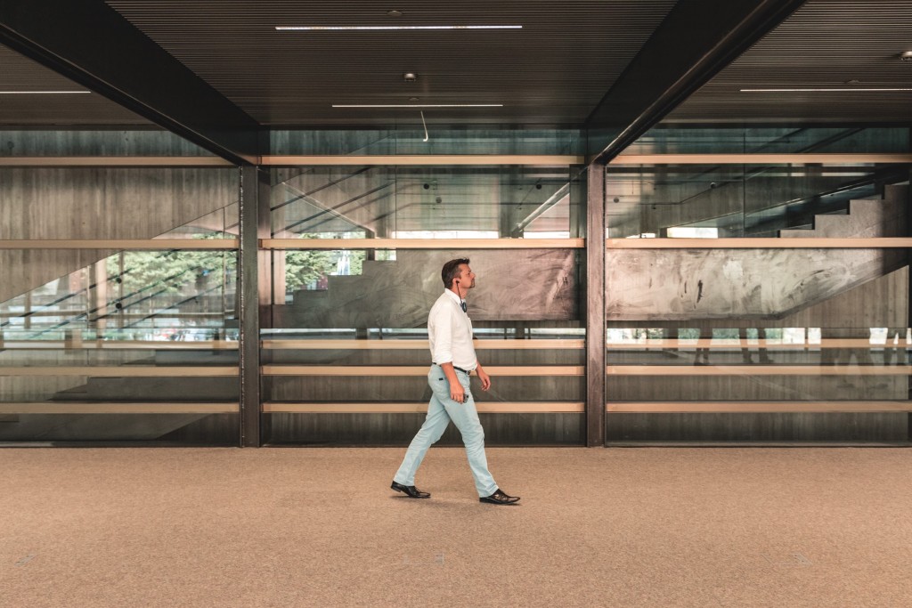 The absence of doors and glass panels for outside walls combine to create an incredible feeling of openness | © Michiel Devijver / courtesy of De Krook