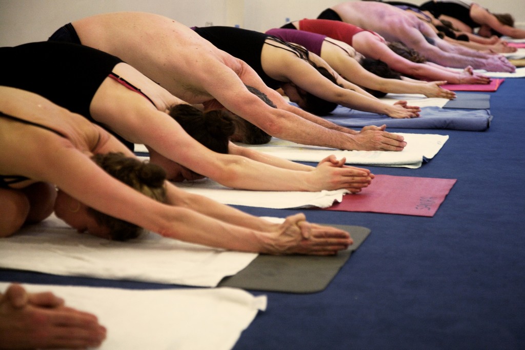 In posture at Yoga Bikram Paris │ Courtesy of Yoga Bikram Paris
