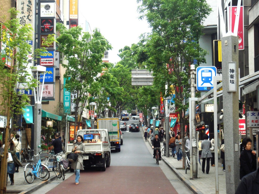 A street in Kagurazaka, Tokyo | © PHGCOM/WikiCommons