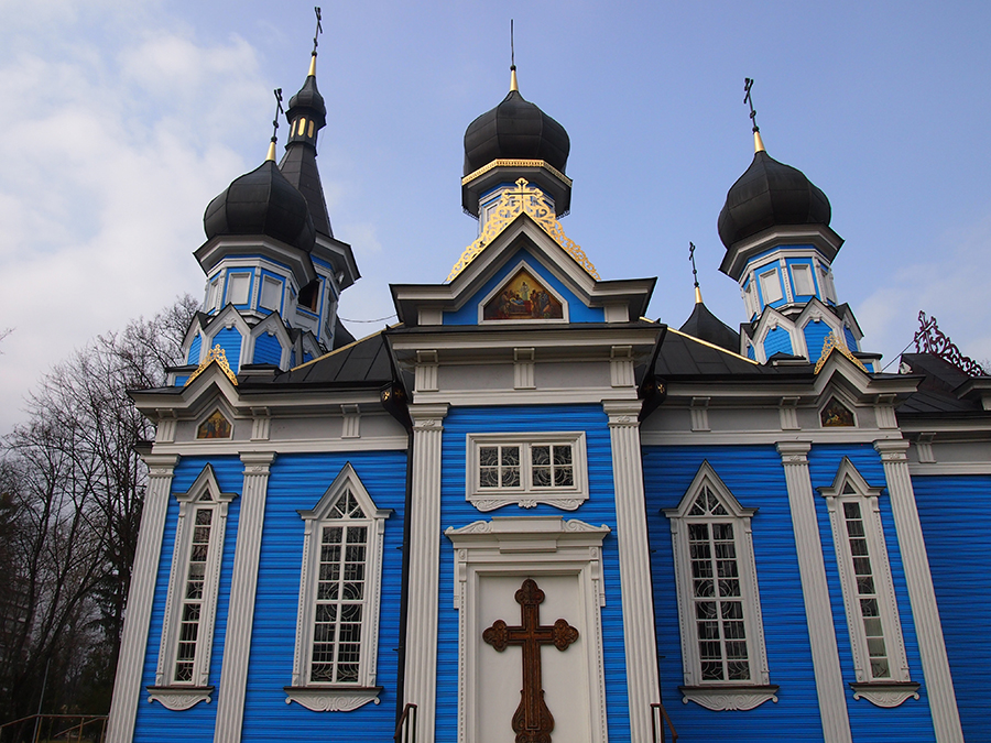 Bright blue Russian Orthodox church in Druskininkai| ©Elizabeth Georgian
