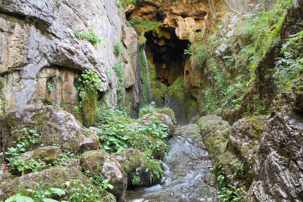 Baatara Gorge Waterfall, Tannourine © LFRabanedo / Shutterstock