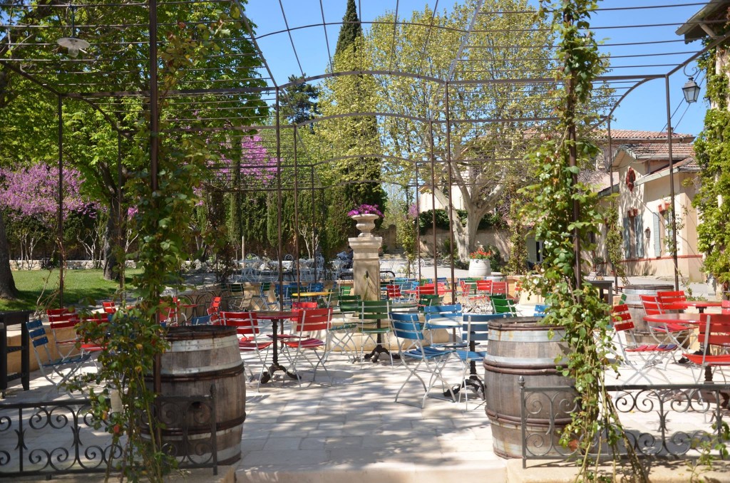 Sit on the laid-back Terrace restaurant, enjoying the home-made food, fresh from the kitchen garden | © Château La Coste
