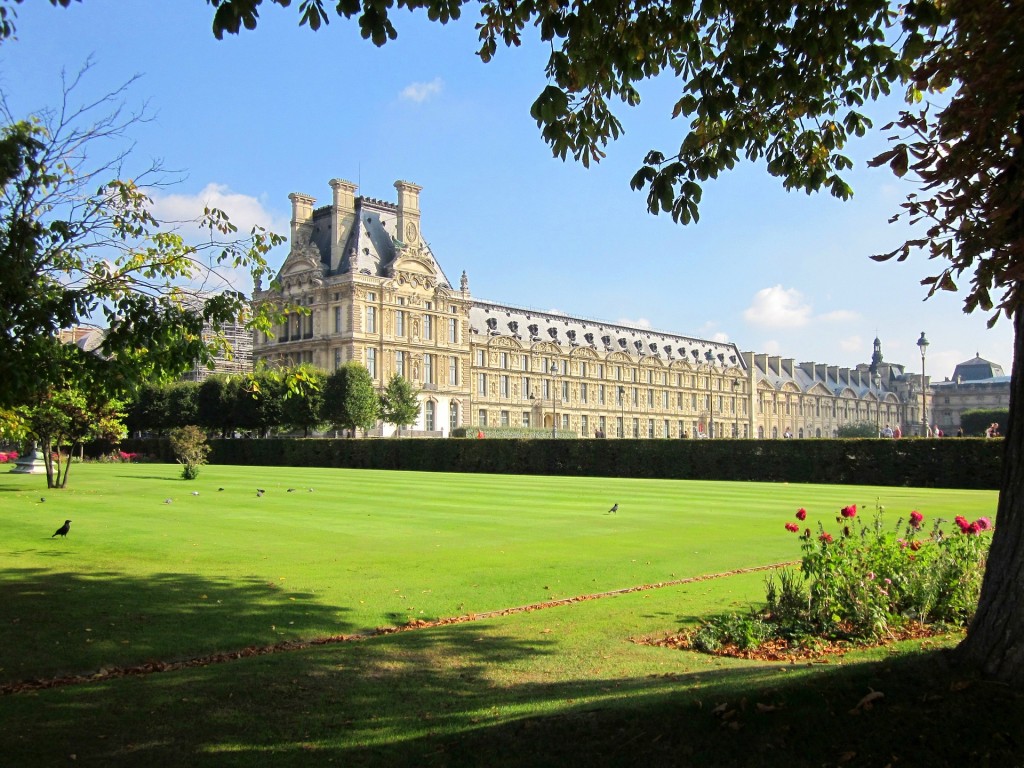 The Louvre as seen from the Tuileries │© guy_dugas / Pixabay