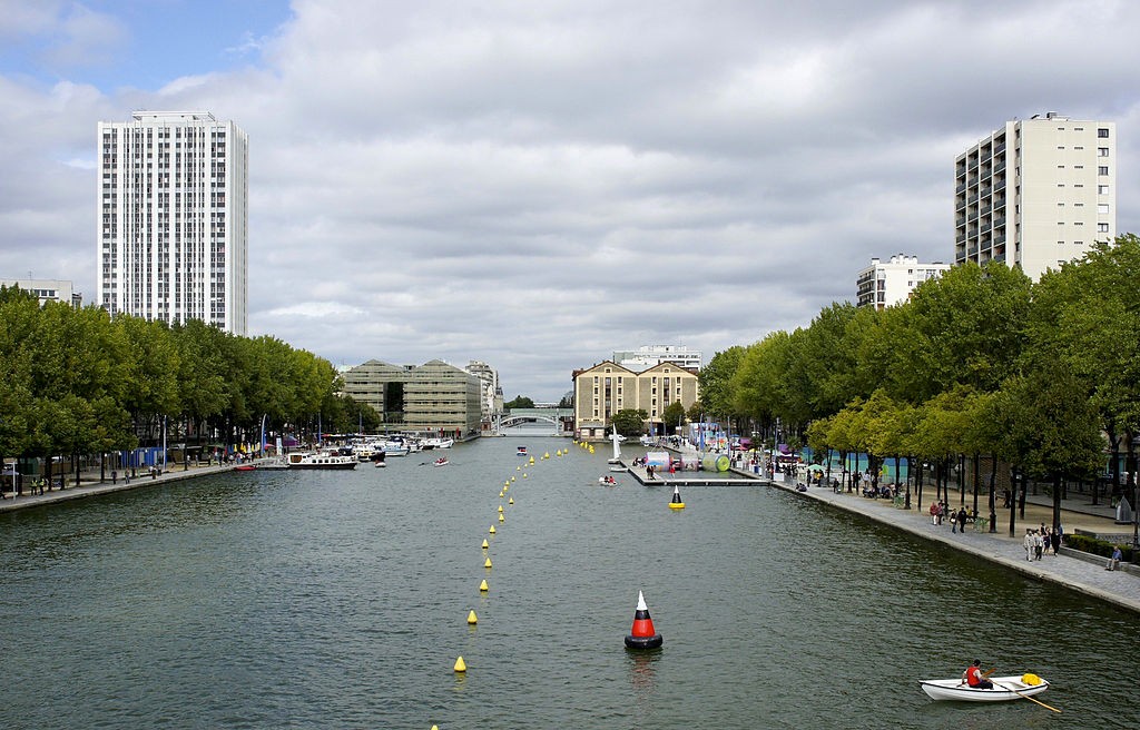 Watersports at the Bassin de la Villette│© besopha / Wikimedia Commons