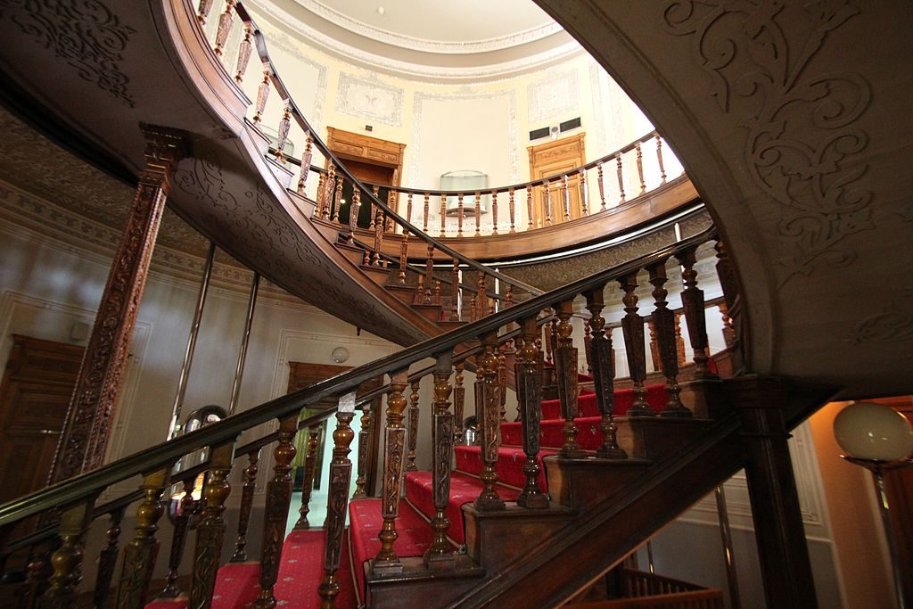 Staircase in the Glass and Ceramics Museum | © reibai / Wikimedia Commons
