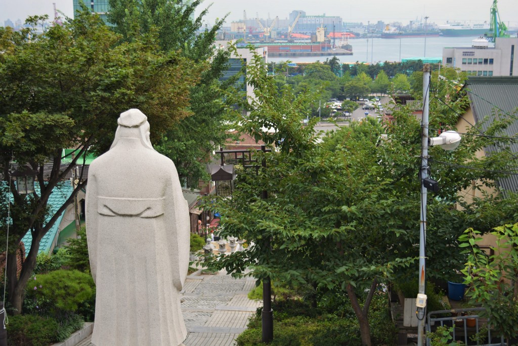 Confucius looks out over Chinatown | © Yeong-Nam / Flickr
