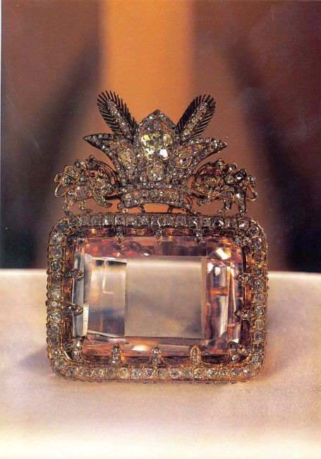 "Sea of Light" diamond is among the fascination collection at The National Jewelry Treasury | Wikimedia Commons