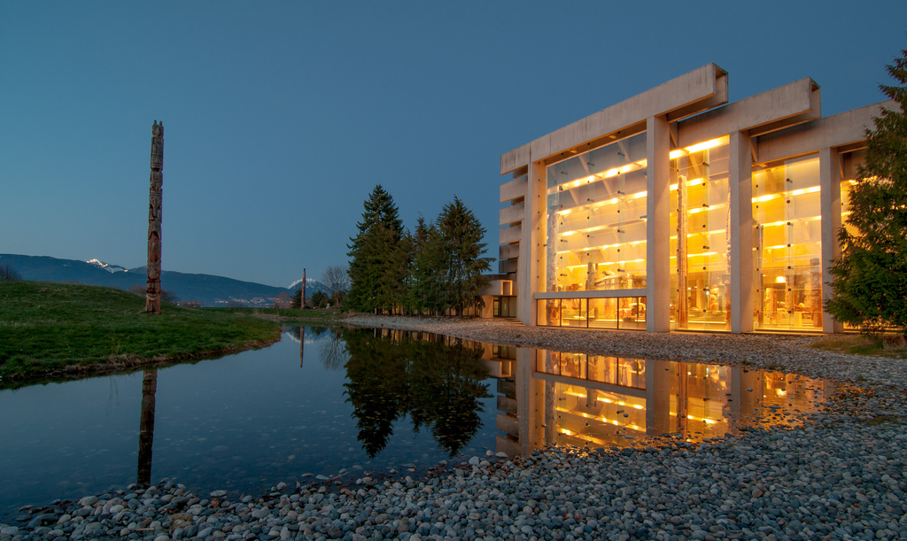 Nighttime at the Museum of Anthropology | © Colin Knowles / Flickr