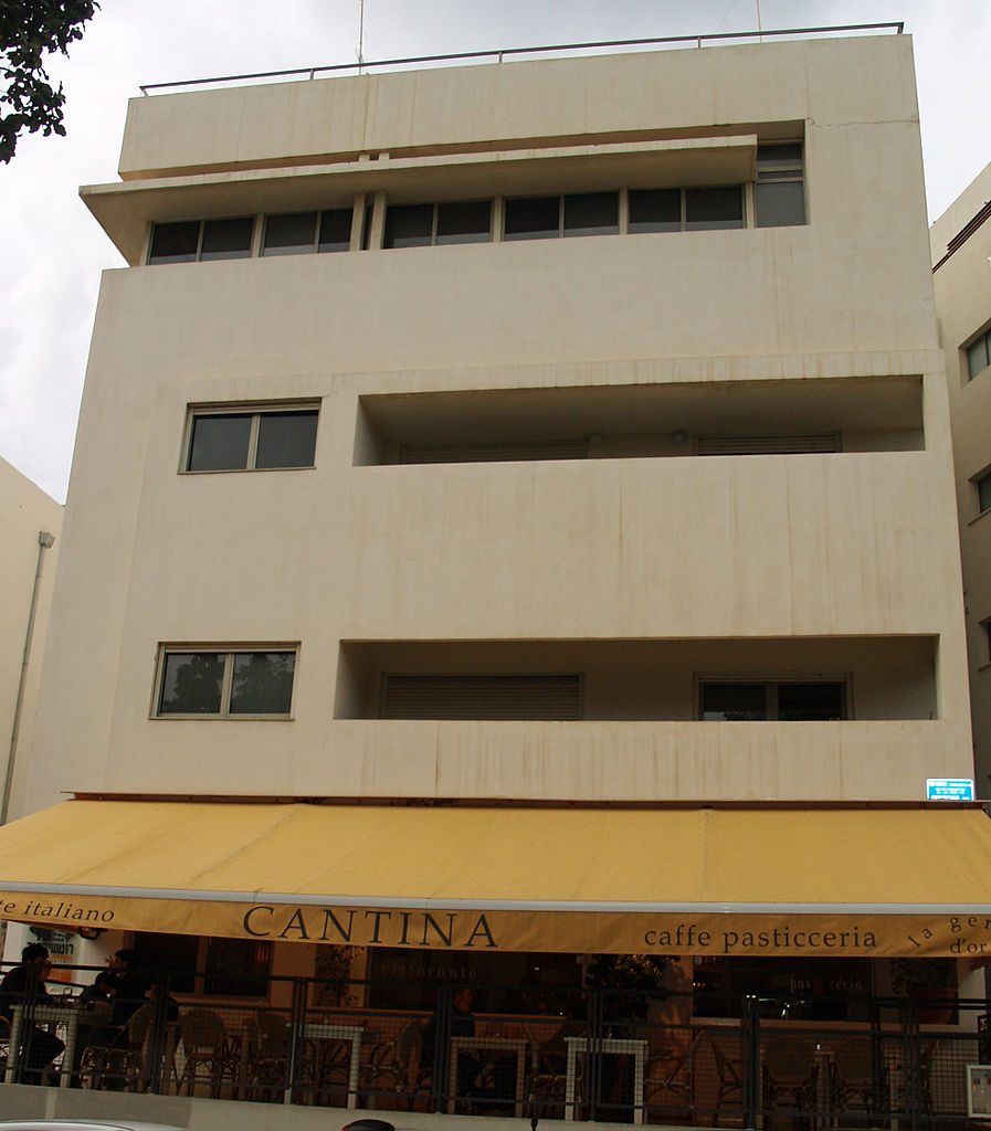 The Rothschild 71 is designed in the classic, international Bauhaus style prevalent in central Tel Aviv's White City