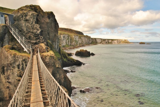 Carrick-a-Rede Rope Bridge | © John5199/ Flickr