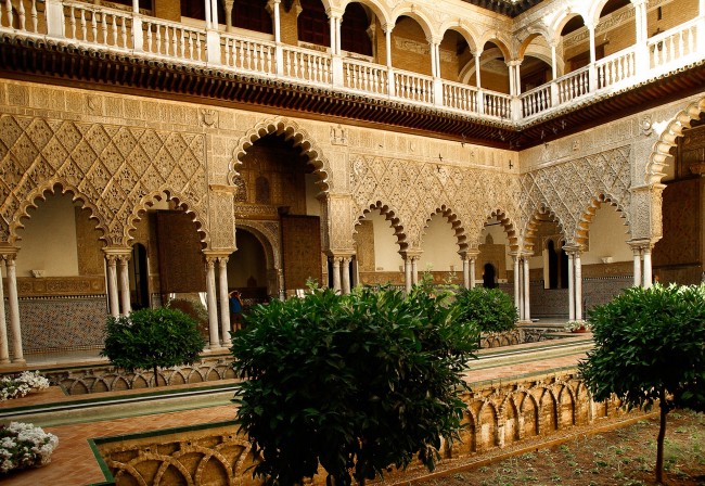 Internal courtyard of Seville's Alcazar palace; pixabay