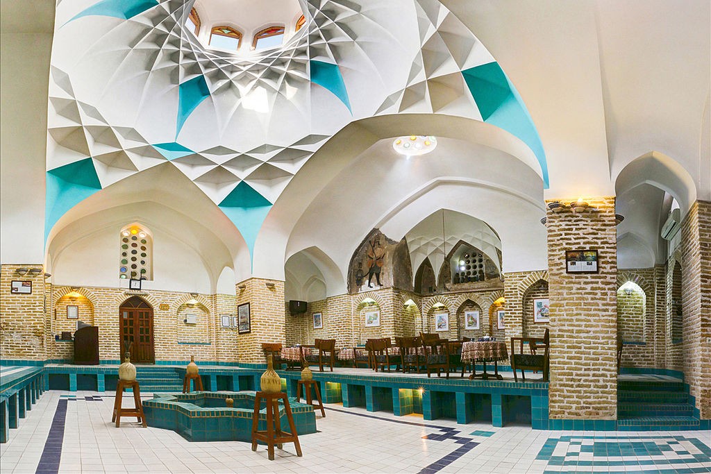 Khan Bathhouse provides a cool place to relax during the summer heat | © Omid Izanloo / Wikimedia Commons