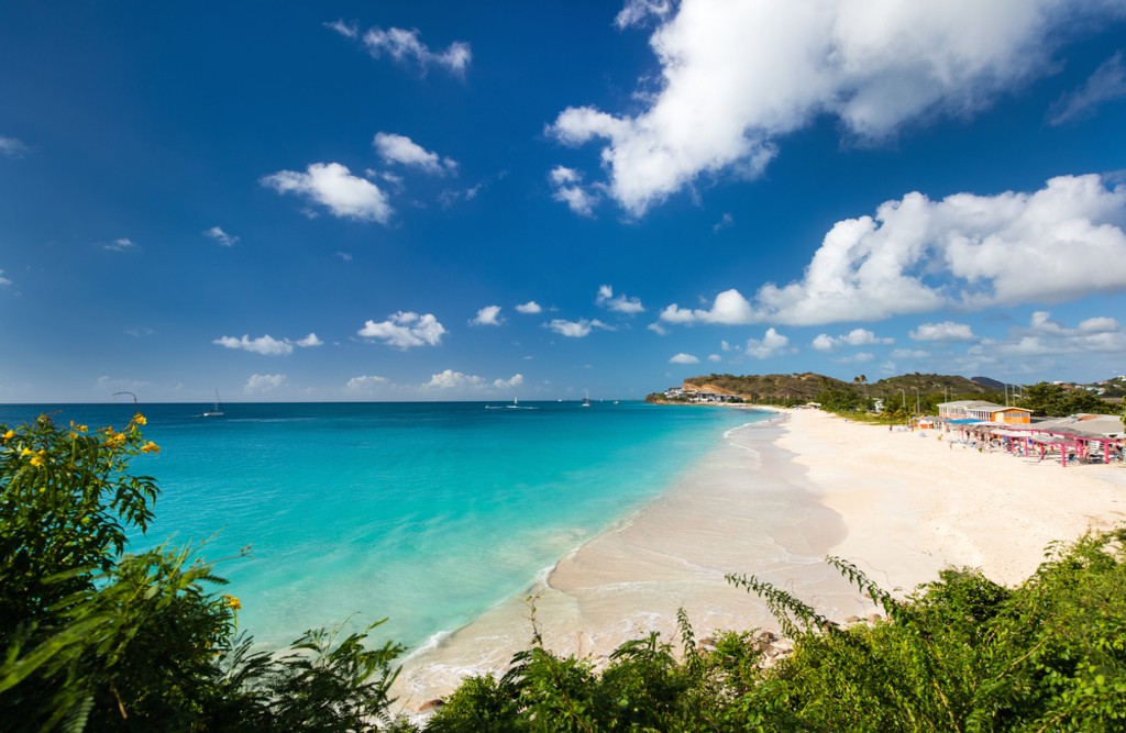 Darkwood beach, Antigua | © BlueOrange Studio/Shutterstock