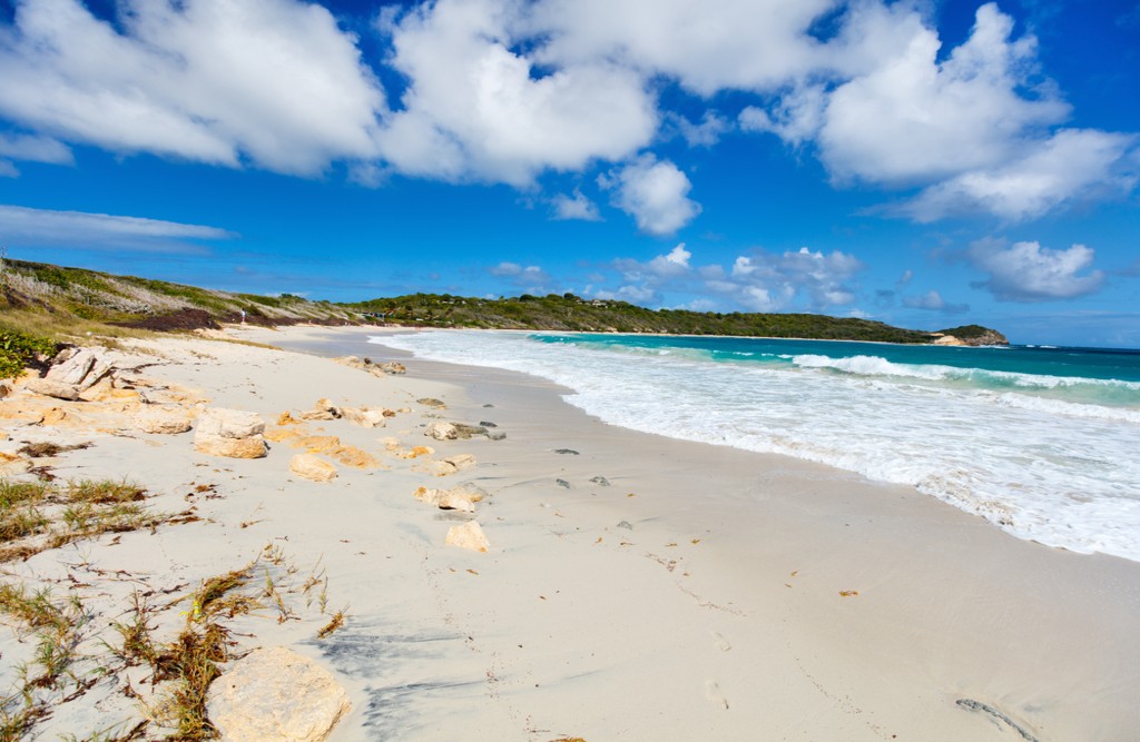Half Moon Bay, Antigua | © BlueOrange Studio/Shutterstock