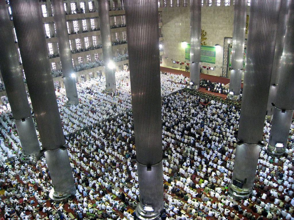 Eid al-Fitr Prayer at Istiqlal Mosque, Jakarta, Indonesia | © Gunawan Kartapranata/Wikimedia