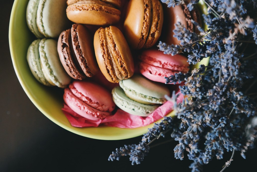 Macarons and lavender │© Pexels / Pixabay