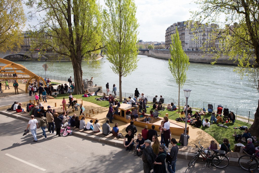 Play area at the Parc Rives de Seine │© Jean-Baptiste Gurliat / Mairie de Paris