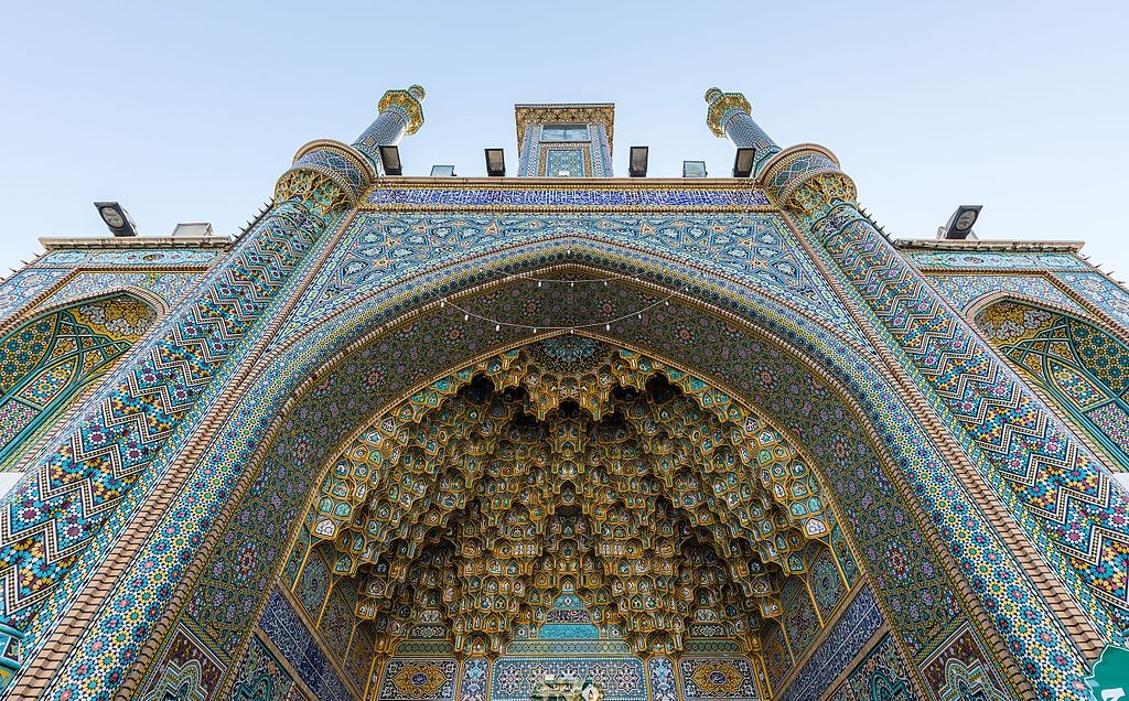 The exquisite tiles of Fatima Masumeh Shrine in Qom | © Diego Delso / Wikimedia Commons