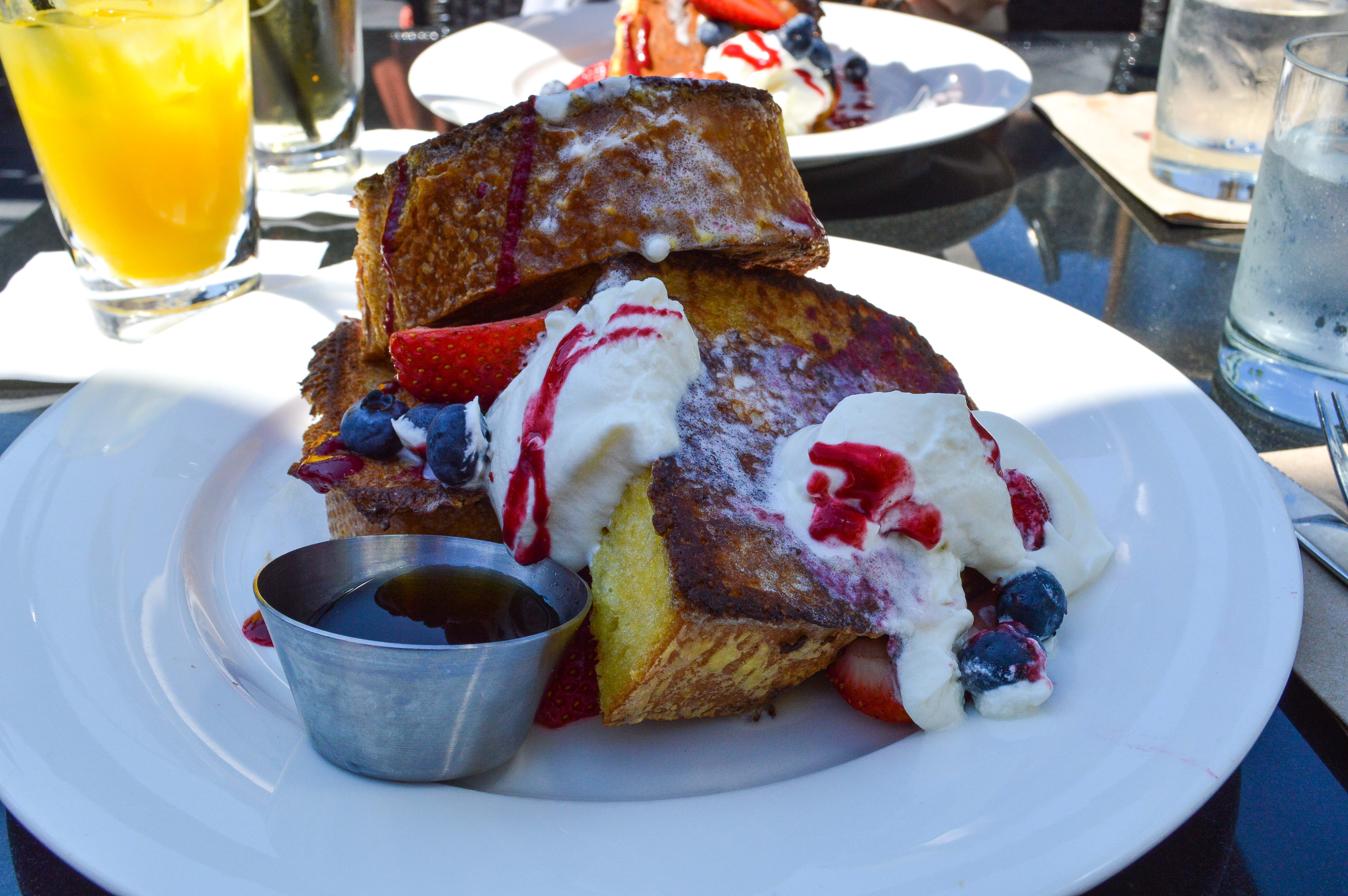 Brunch on Robson Street |© Hayley Simpson