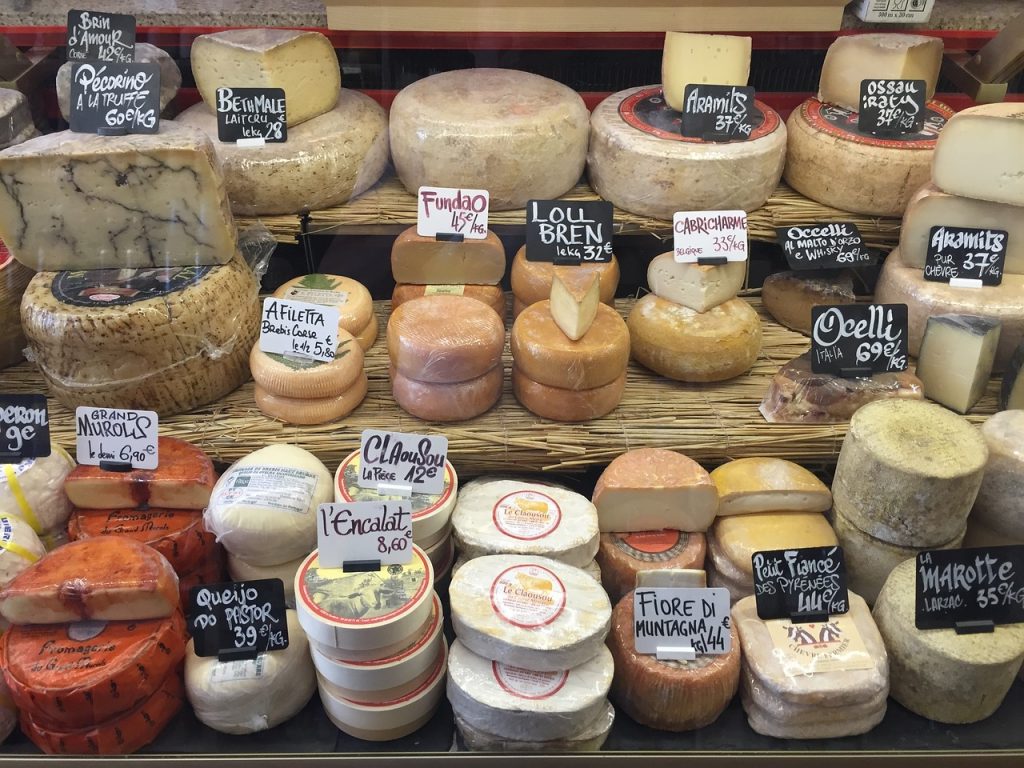 Cheese stall | ©QMETHODS / Pixabay