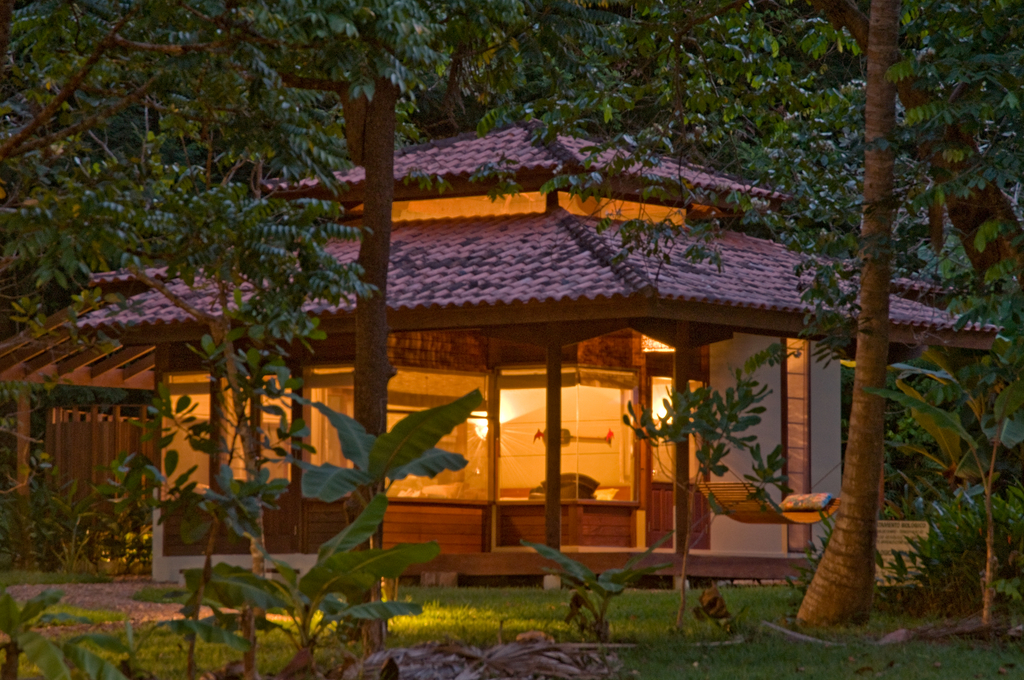 Bungalow outside view at night |© Cristalino Jungle Lodge