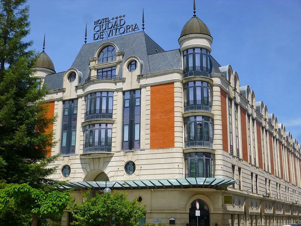 Hotel Silken Ciudad de Vitoria, Vitoria-Gasteiz | ©Zarateman / Wikimedia Commons