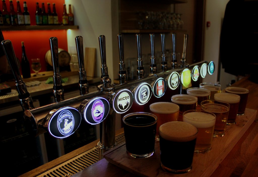 TASTER SET 10 OF BEERS AT THE MICRO BAR | © calflier001/Flickr