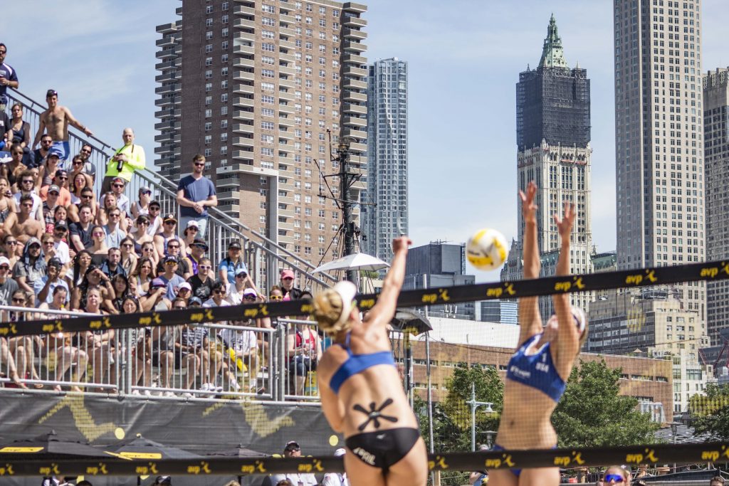 April Ross spikes the ball in the women's final. | © Culture Trip/Amanda Suarez