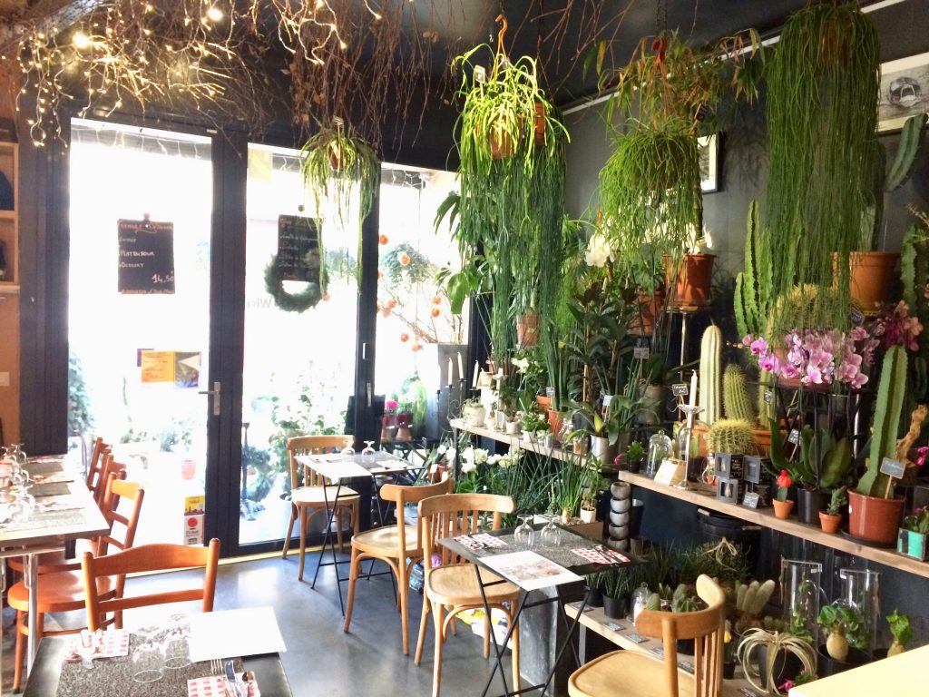 Café and florist │ Courtesy of Les 2 au coin