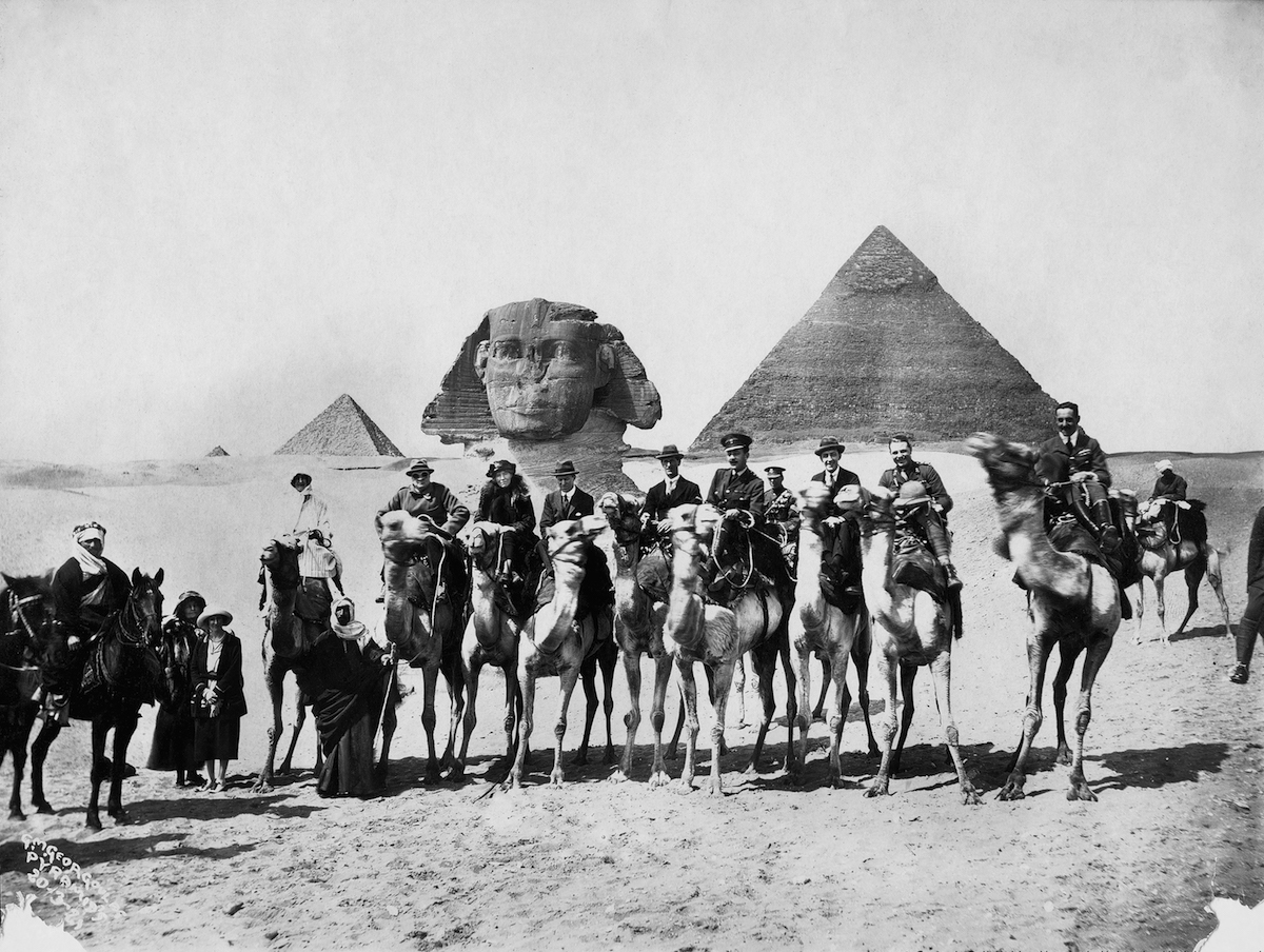 Bell (fourth mounted figure from left) is flanked by Winston Churchill and T.E. Lawrence. Cairo Conference, March 1921 | © The Gertrude Bell Archive/Newcastle University.