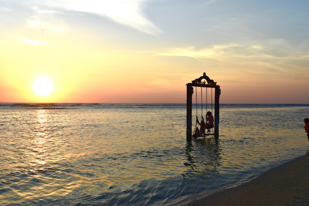 Danu swing at sunset | © Nikki Vargas