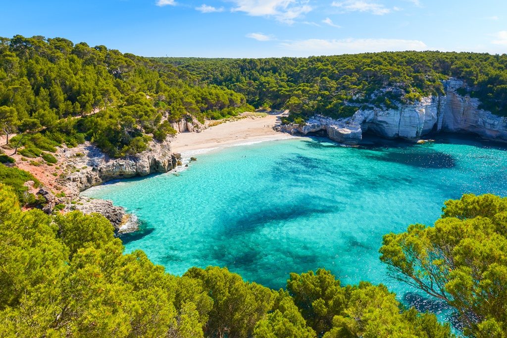 solo travel to menorca