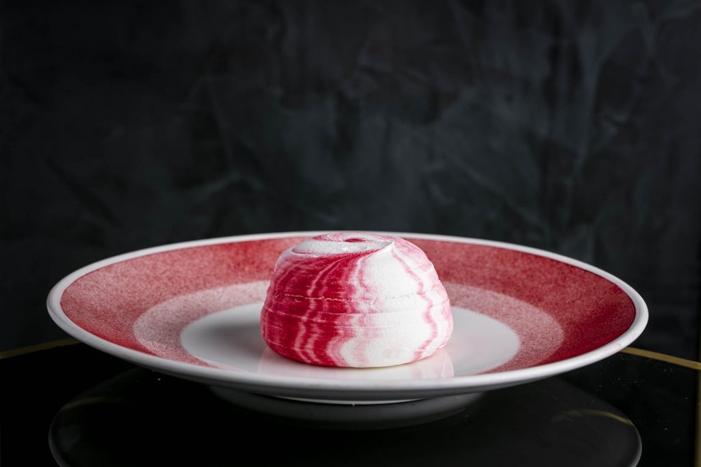 Strawberry and rose pavlova | © Quaglino's