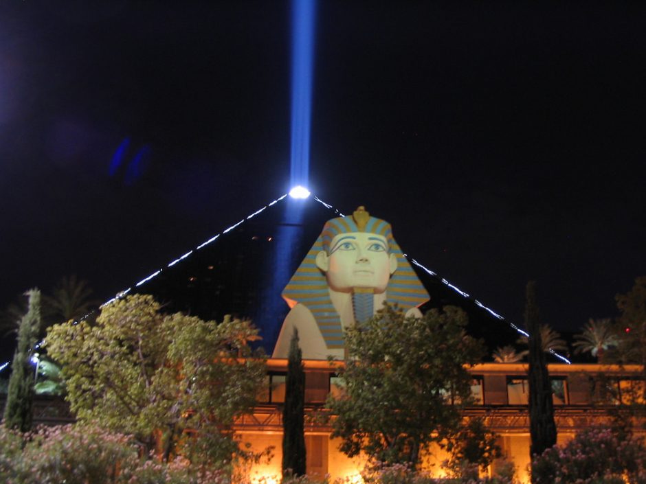 Luxor Sky Beam | © Ken Lund/Flickr