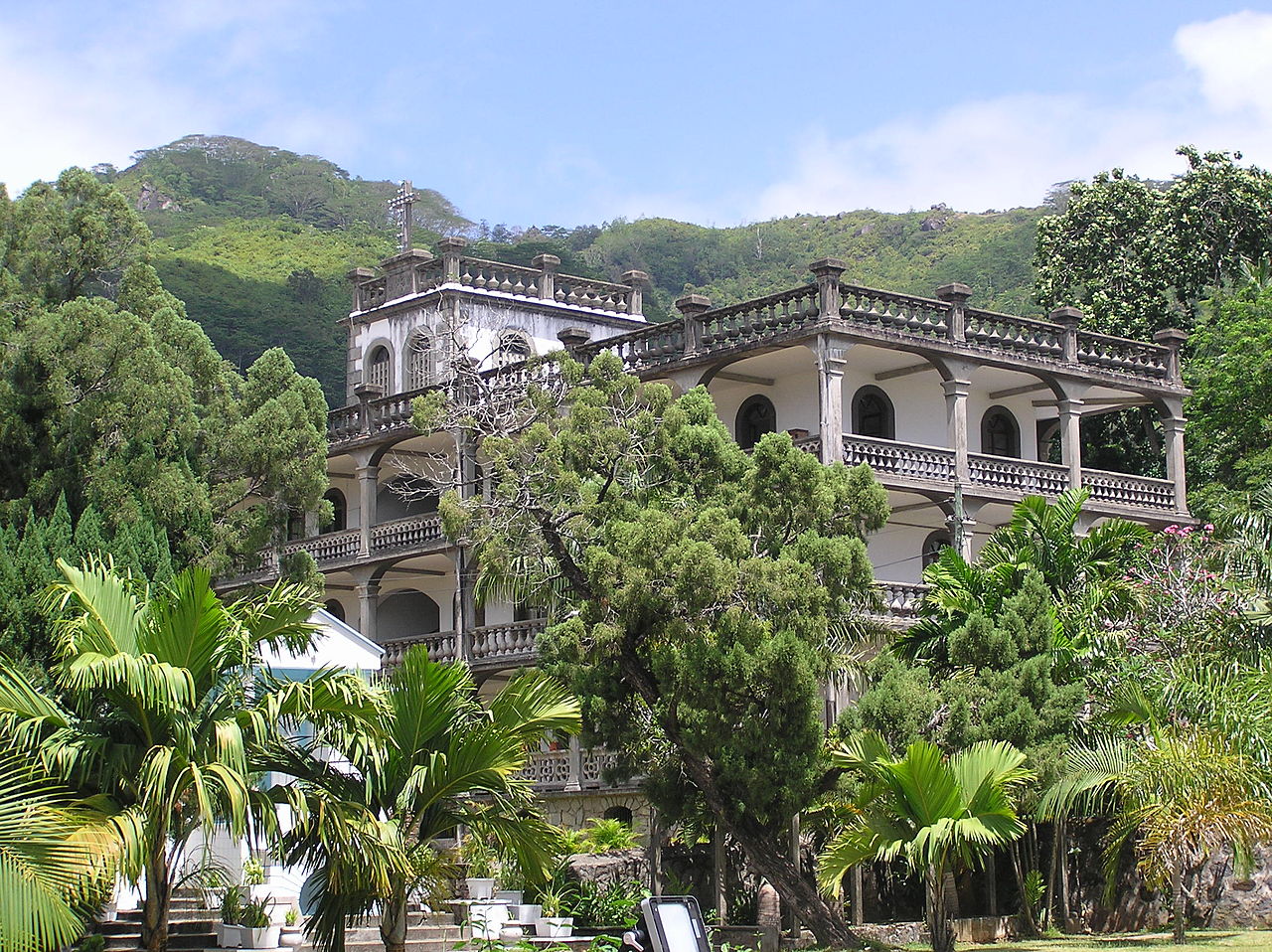 12 unique date ideas to try in Seychelles -a walking tour of victoria