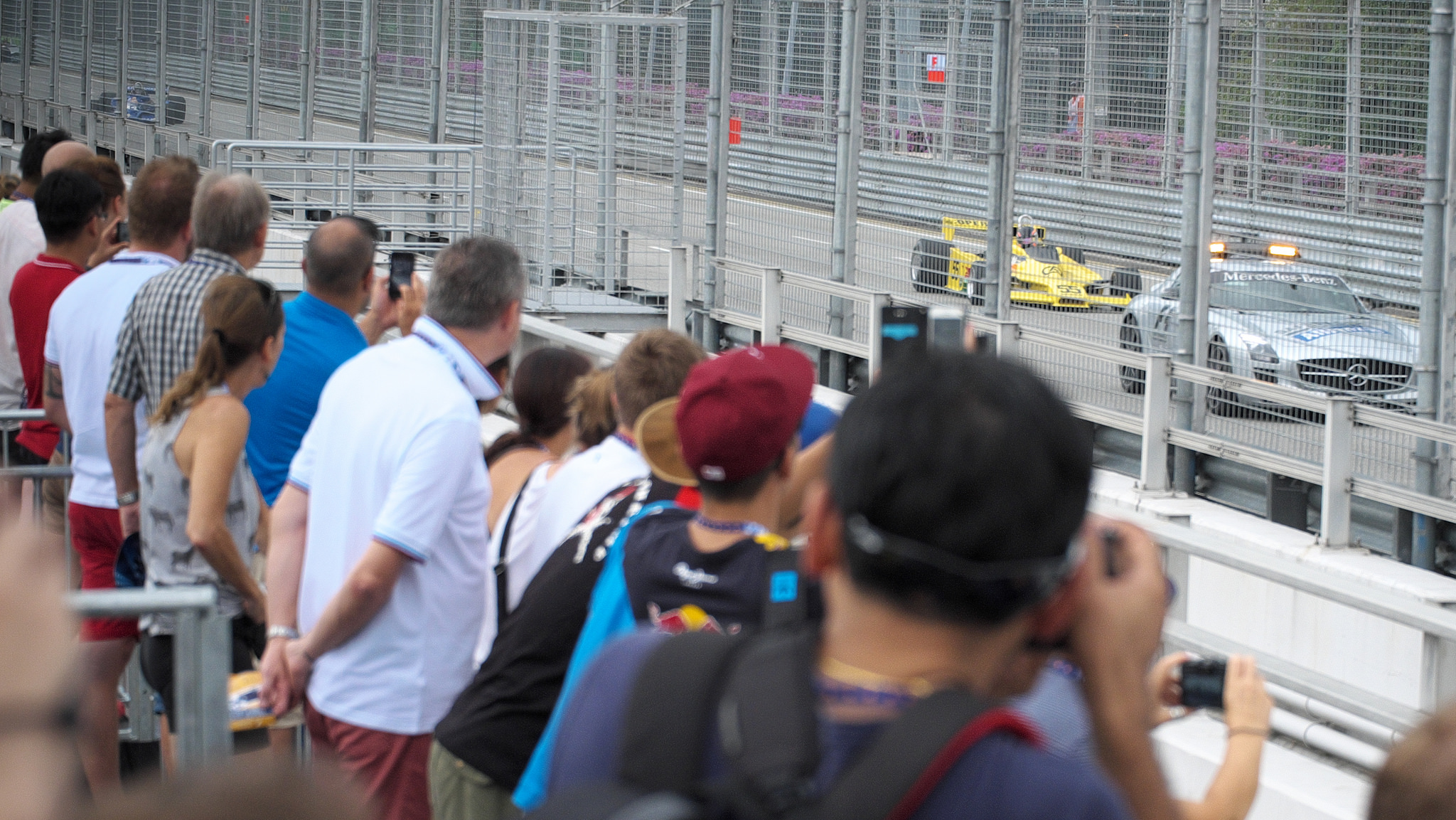 13 Tips to Escape Tourist Crowds in Singapore