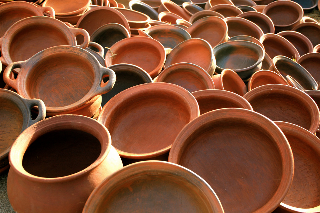 Sri Lankan earthenware pots | © The Wandering Angel/Flickr