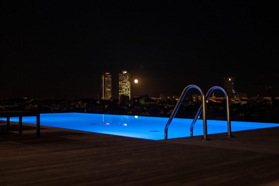 The rooftop pool of the Grand Hotel Central © Samantha Kulpinski