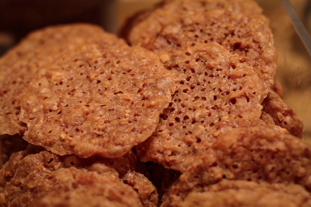 Freshly baked kletskoppen or 'lace cookies' at Juliette's | © Robbe Boone / courtesy of Juliette's Artisanale Koekenbakkerij