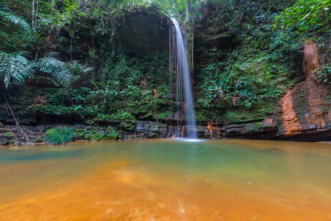 Multicoloured natural pool of Lambir Hills | © Fabio Lamanna/Shutterstock