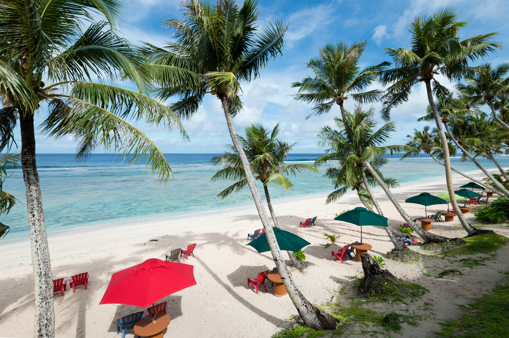 Coral reef and white sand beach in Guam | © Joel_420 / Shutterstock