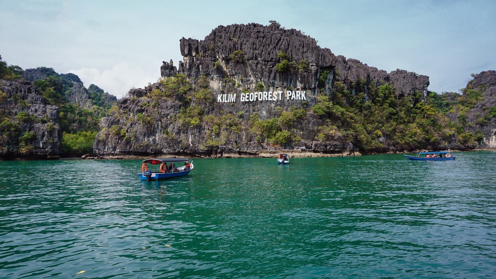 Joining a river Cruise is a great way to explore the Geopark | © Shahrin Md Ayob/Shutterstock