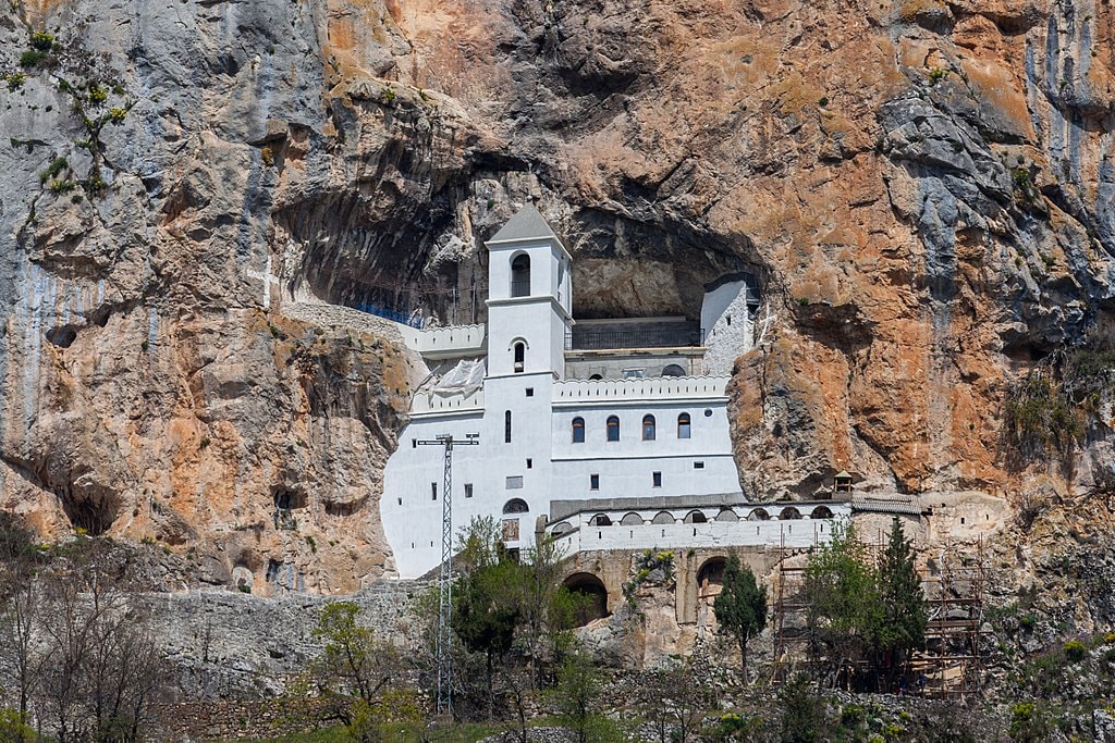 Ostrog Monastery | © Dielgo Delso/WikiCommons