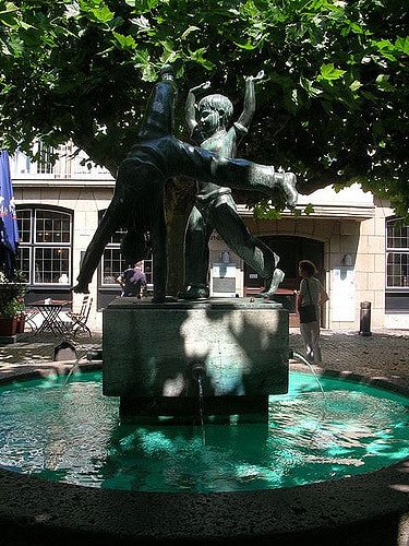 Radschlagerbrunnen (Cartwheel Fountain) Dusseldorf, Germany | © TLaurenS/Flickr
