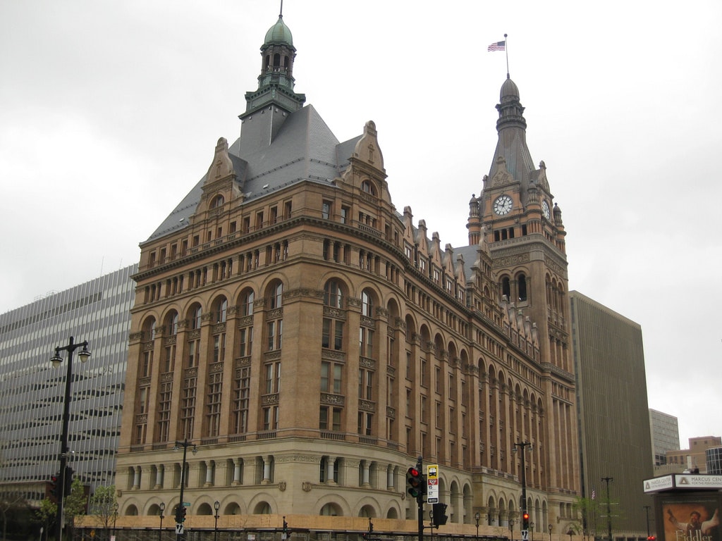 Backside of Milwaukee City Hall | © Richie Diesterheft / Flickr