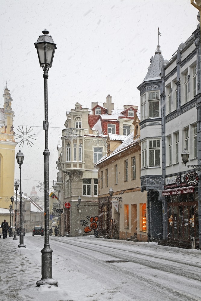 Snowy street in Vilnius, Lithuania | © Shevchenko Andrey/Shutterstock