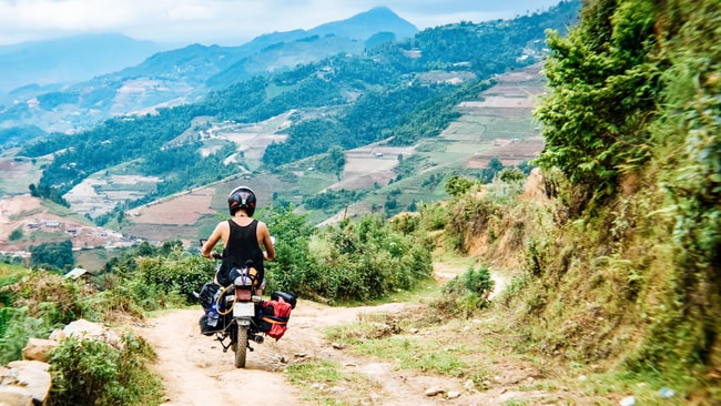 Motorcycle traveller on the hills near Hoi An, Vietnam | © Ser Borakovskyy/Shutterstock