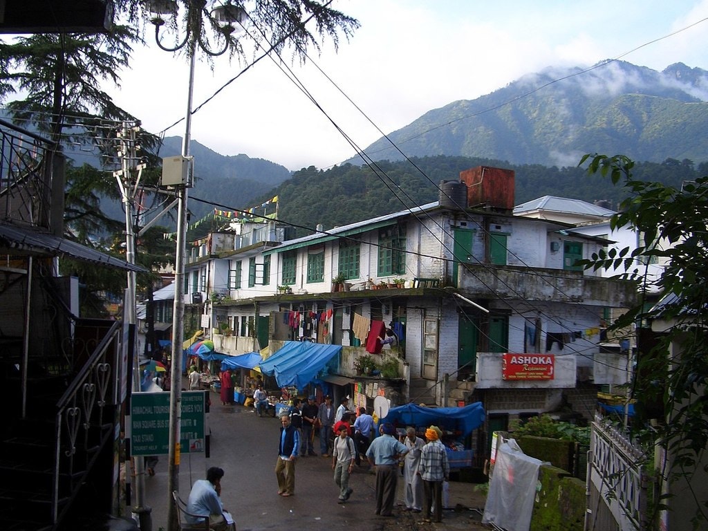1280px-Street_of_McLeod_Ganj