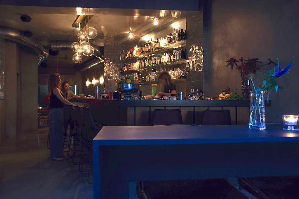 Bar Zwei1